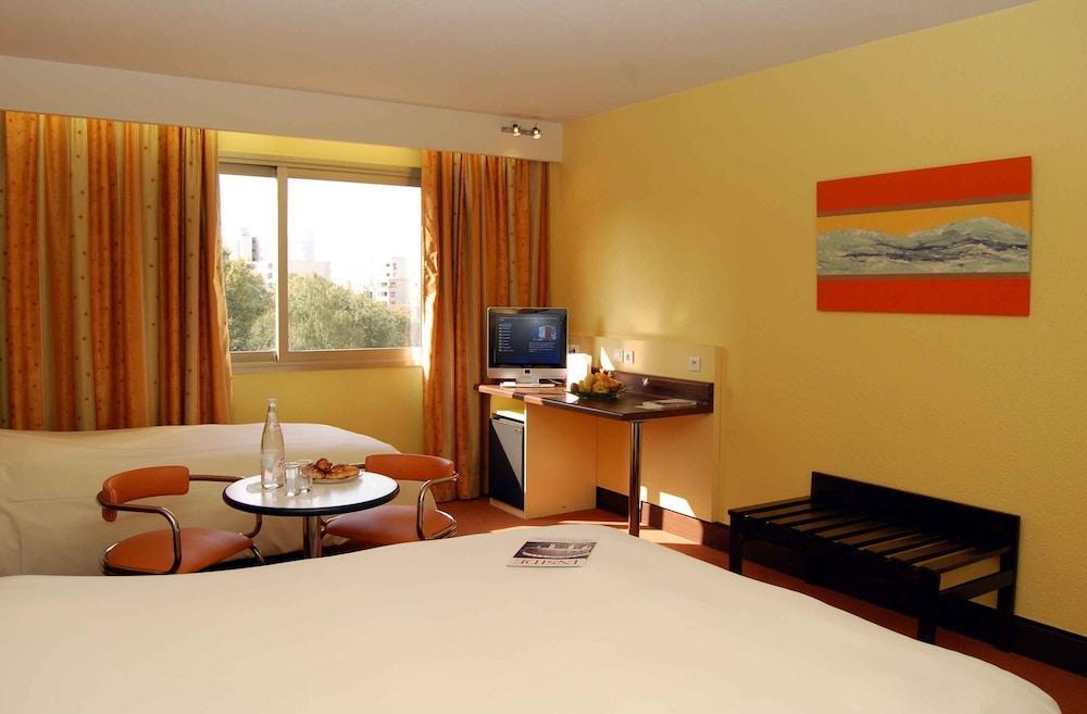 Des Congres Hotel 3*